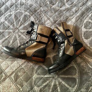 Sorel Major Carly Side Zipper Moto Winter Boots